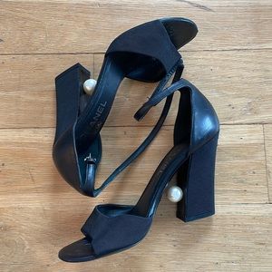 Super chic black Chanel heel sandals s